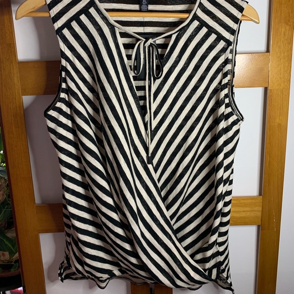 Kenneth Cole sleeveless top - Picture 3 of 3